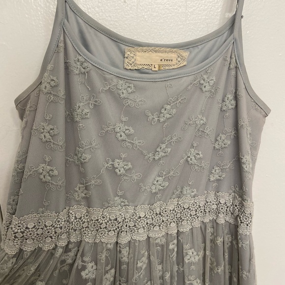 Elegant Gray Floral Dress - Picture 5 of 5